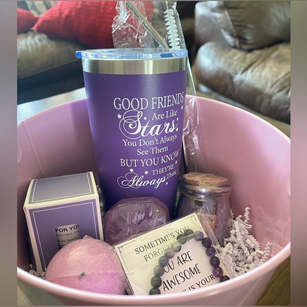 Customized Easter Baskets— Large - Picture 2 of 7